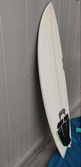 Tabla Surf Lost 5.6 29L-maniobra olas pequeñas