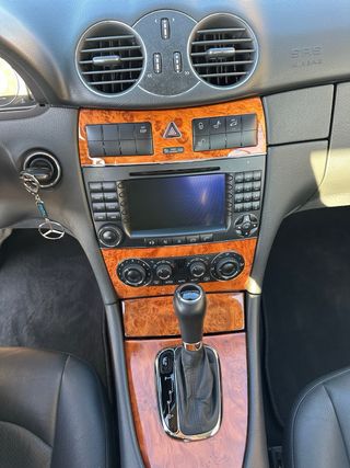 Mercedes-Benz  CLK 320 IMPECABLE!!