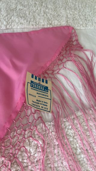 Mantoncillo Bordados Foronda con etiqueta