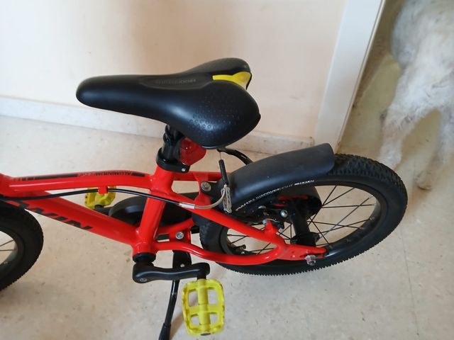 Bicicleta infantil BTWIN 16" roja