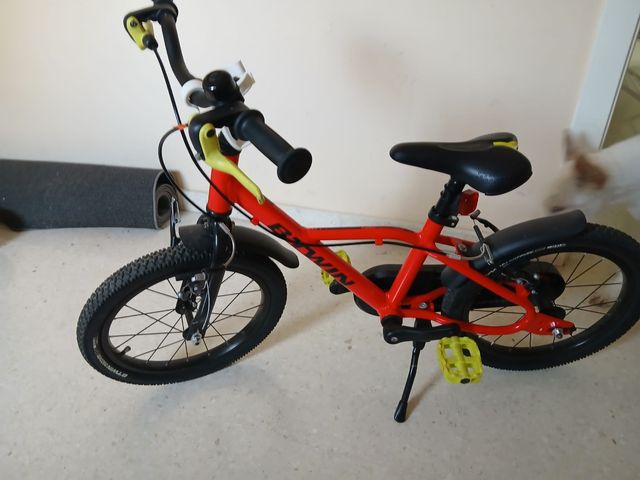 Bicicleta infantil BTWIN 16" roja
