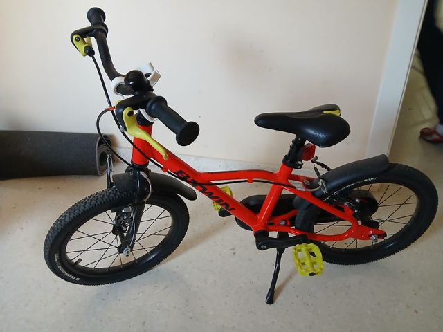 Bicicleta infantil BTWIN 16" roja