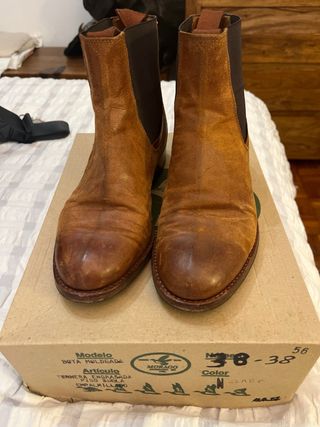 botas camperas marron. 