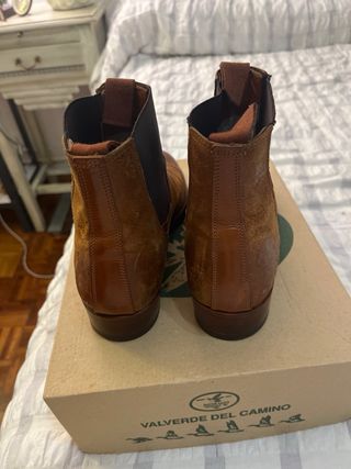 botas camperas marron. 