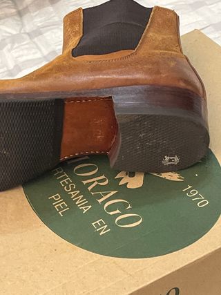 botas camperas marron. 
