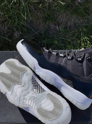 Air Jordan 11 Retro Jubilee - Negro/Blanco