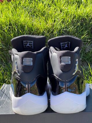 Air Jordan 11 Retro Jubilee - Negro/Blanco