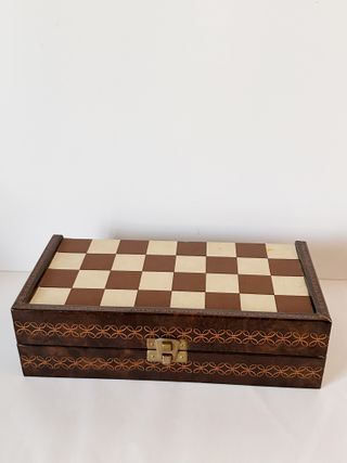 Scatola con scacchiera