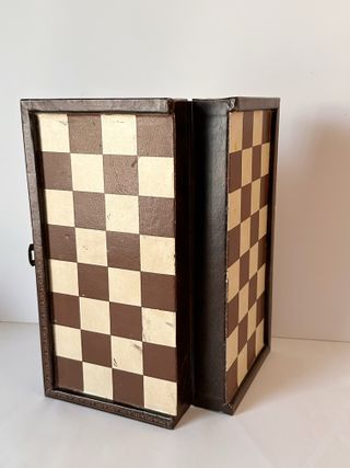 Scatola con scacchiera