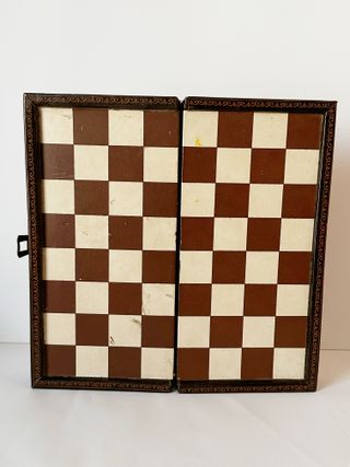 Scatola con scacchiera