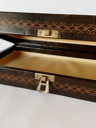 Scatola con scacchiera