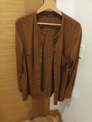 Sobrecamisa ante mujer, de Violeta