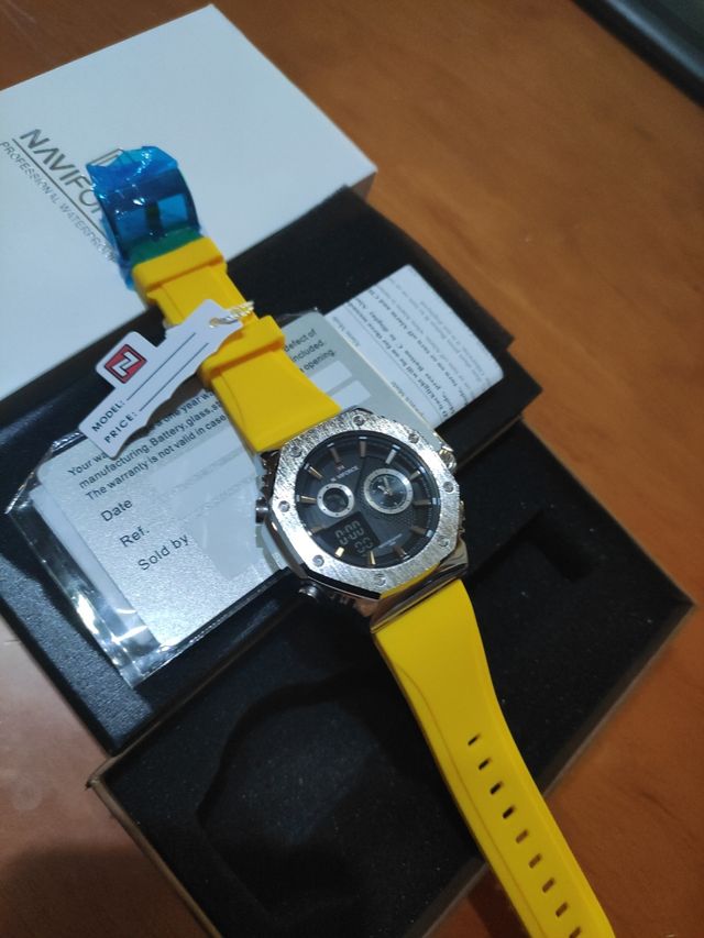Reloj nuevo de hombre naviforce amarillo