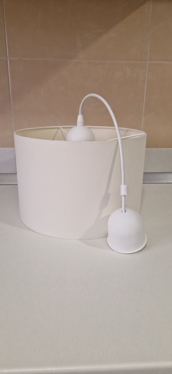 Lámpara de techo Incluye bombilla led.