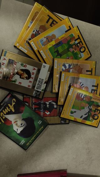 Películas variadas. CDs.