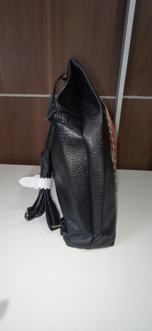 Mochila Antirobo Negra. Mandala