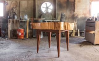 Mesa de madera natural.