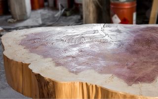 Mesa de madera natural.