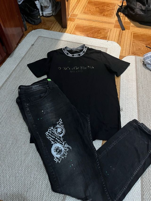 Vaquero drip y camiseta negra conjunto