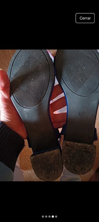 Sandalias azules de tacón bajo