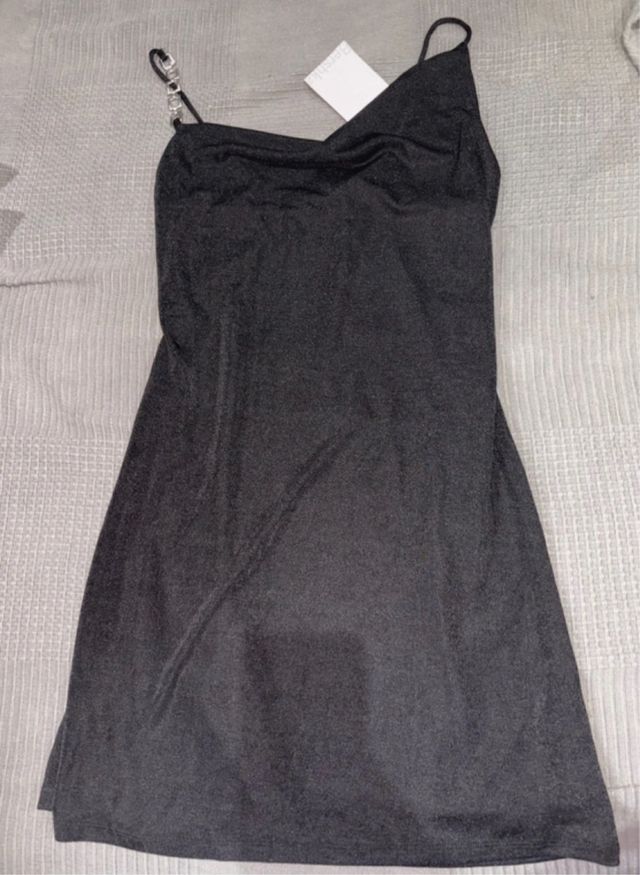 Vestido negro nuevo con etiqueta