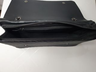 Borsetta nera in finta pelle