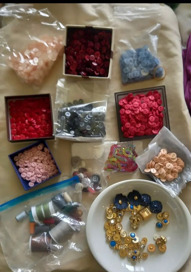 Lotto di bottoni nuovi