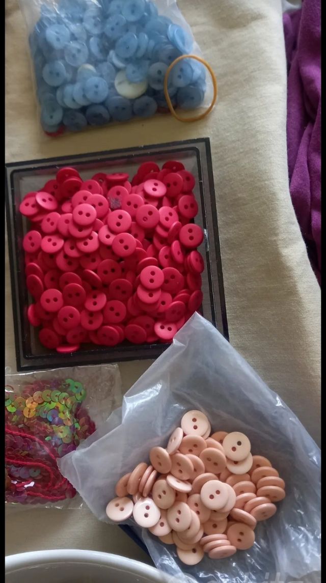Lotto di bottoni nuovi