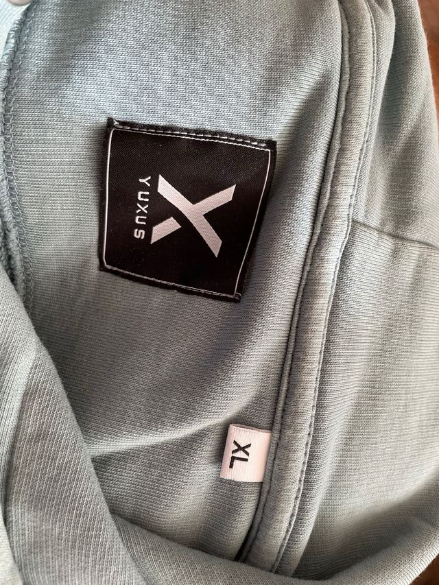 Sudadera azul verdoso con capucha. Talla XL