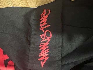 Shorts cargo MinusTwo negros y rojos