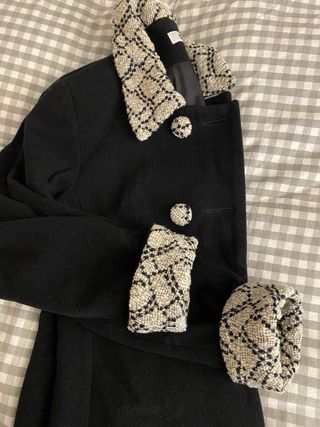 Chaqueta tipo torera de lana.
