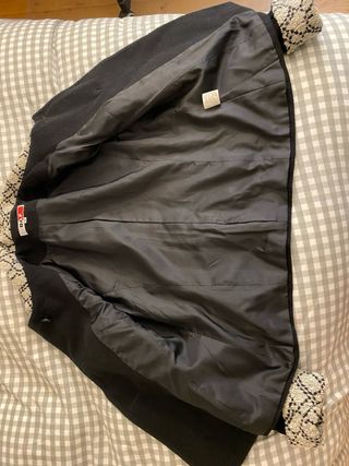 Chaqueta tipo torera de lana.

