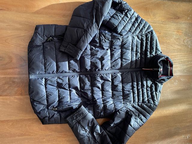 Cazadora acolchada azul marino