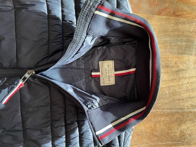 Cazadora acolchada azul marino