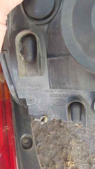 Foco izquierdo Nissan Almera Tino