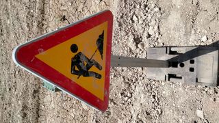 Señales tráfico obras con pies