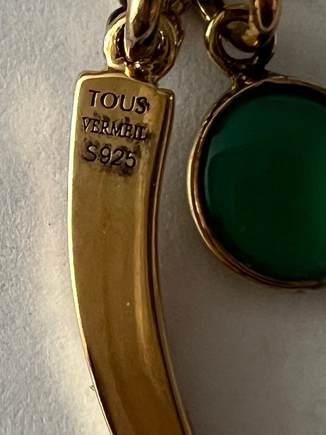 Collar cuerno dorado y gemas