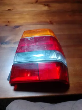 Faro Lancia Thema, esquina rota