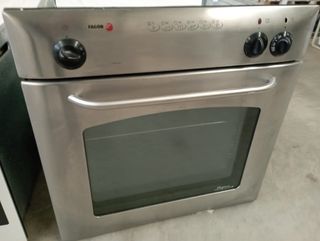 Horno gris en acero de primera calidad 

