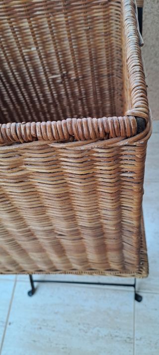 Cestos de mimbre con soporte metal