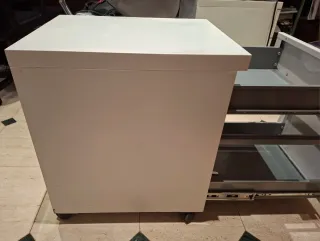 Cassettiera Ikea Erik bianca con ruote