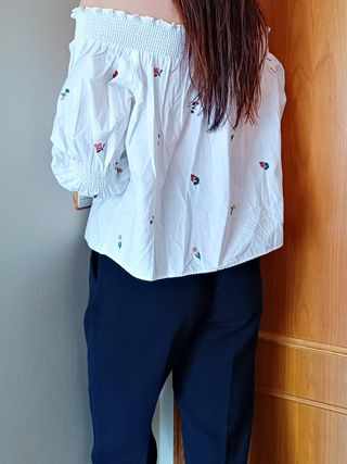 Top blanco flores Zara