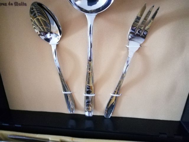 Cubertería Cruz Malta 75 piezas