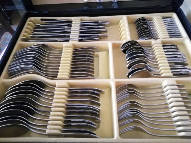 Cubertería Cruz Malta 75 piezas