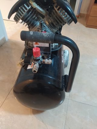 Compresor de aire de 50 litros nuevo solo un uso.