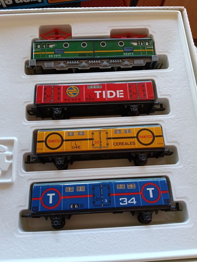 Tren eléctrico Pequetren: ¡A pilas! de segunda mano por 110 EUR en