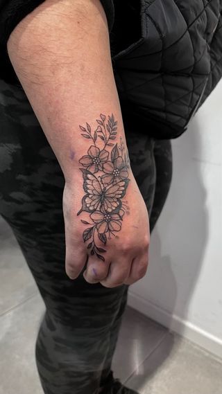 Tatuadora profesional valencia
