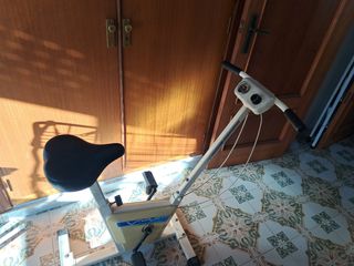 Bicicleta estatica vintage con remo