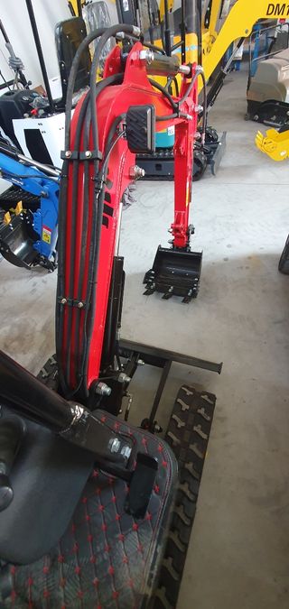 MINI EXCAVADORA HT12