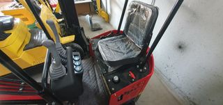 MINI EXCAVADORA HT12